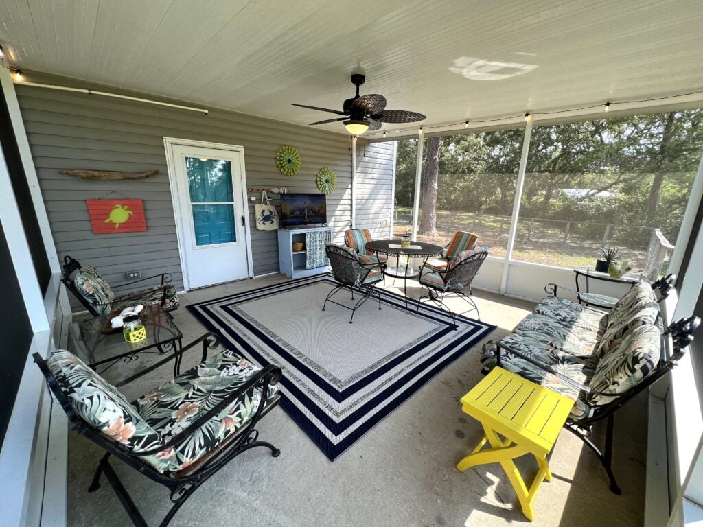 Screen in patio with a variety of chairs